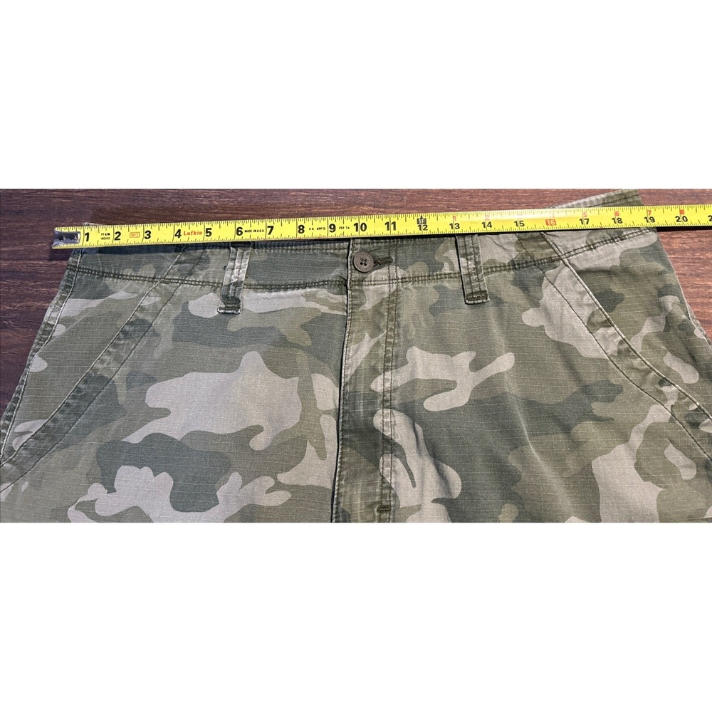 Wrangler Relaed Fit Camo Cargo Shorts Men's Size 33 - Picture 3 of 8